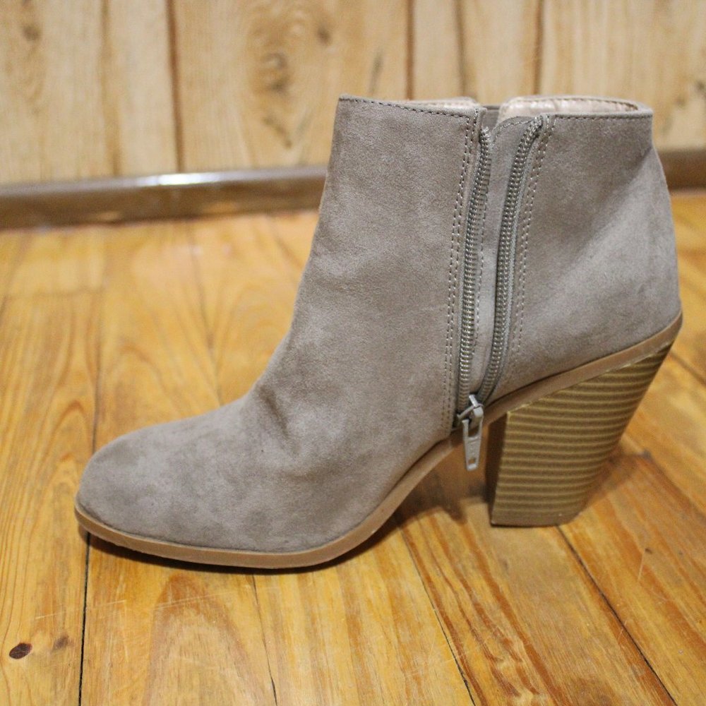 Grey Banana Republic Booties - Picture 2 of 5